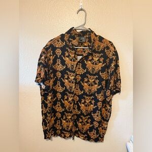 Level 10 Men's Black and Gold Patterned Casual Shirt